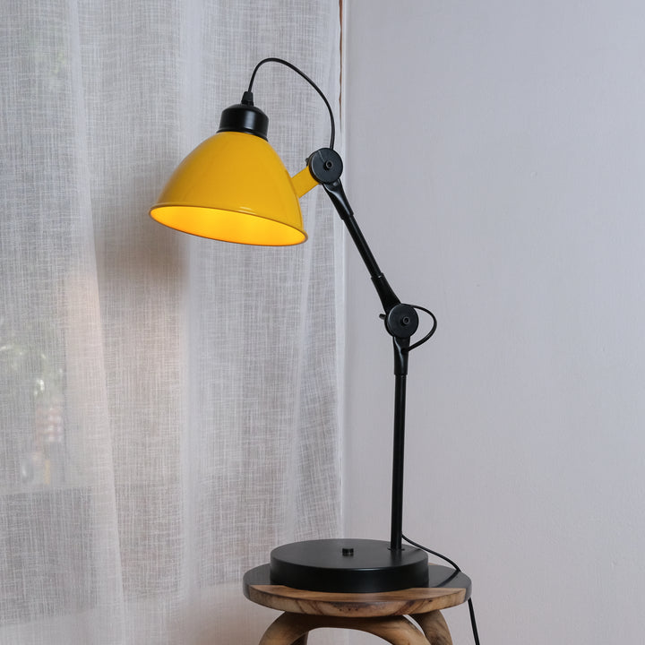 Yellowtablelamp