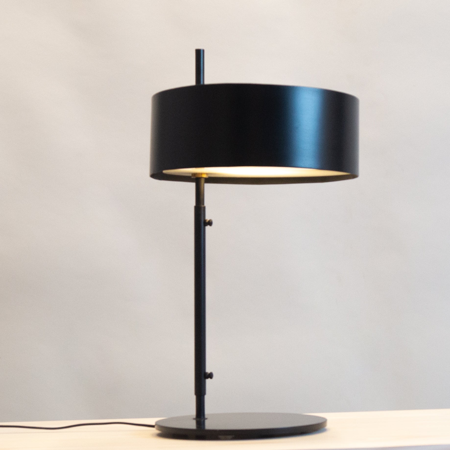 Designer lighting for luxury apartments Chic table lamps for 5-star hotelsSophisticated table lamps for high-end interiors