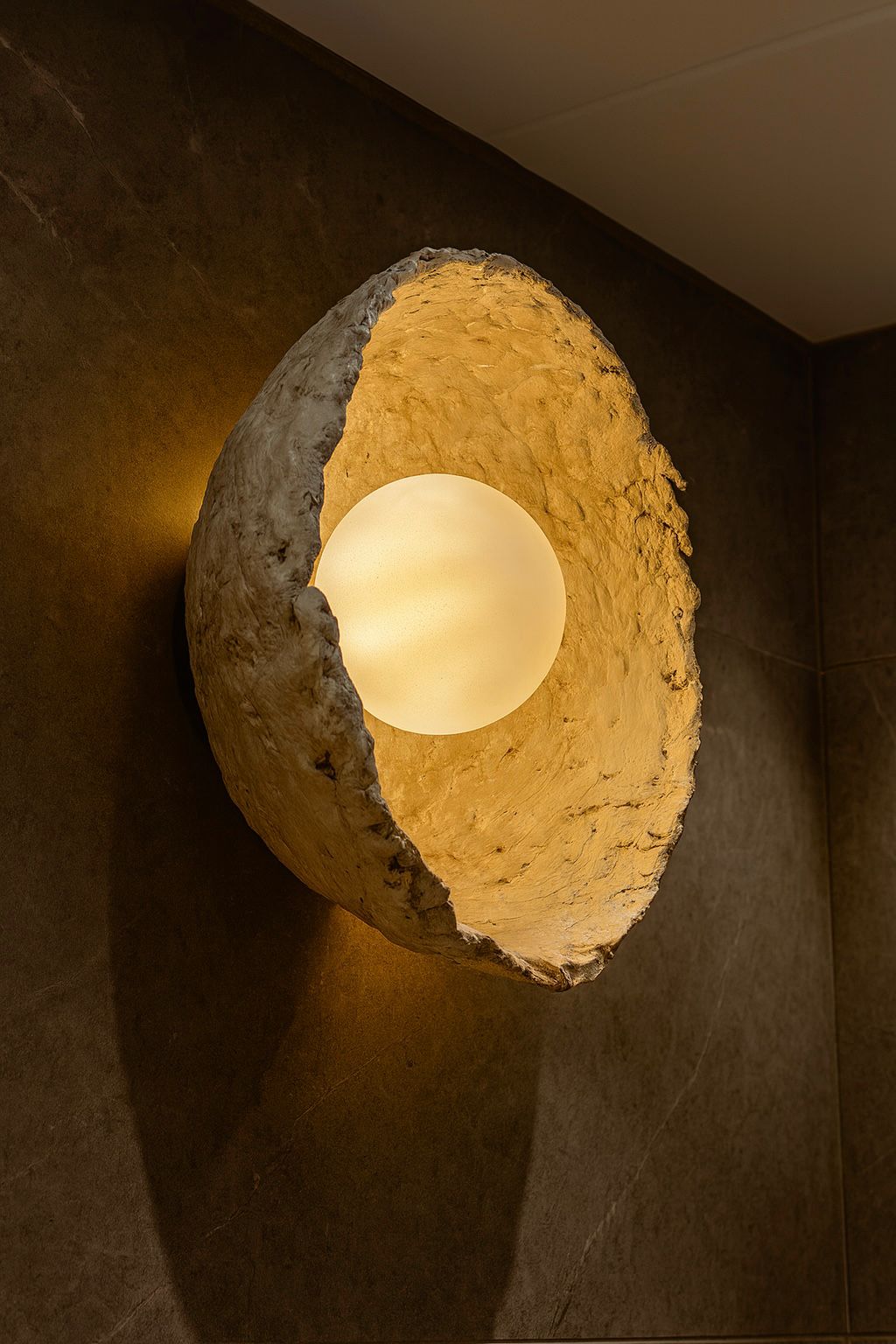 CWS229 Papier-mâché Manor Wall Sconce